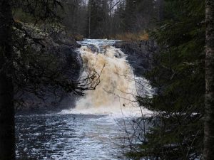 Kehystetty versio vesiputouksesta.